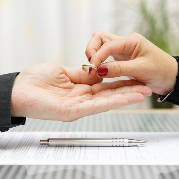 Divorce, handing the wedding ring back